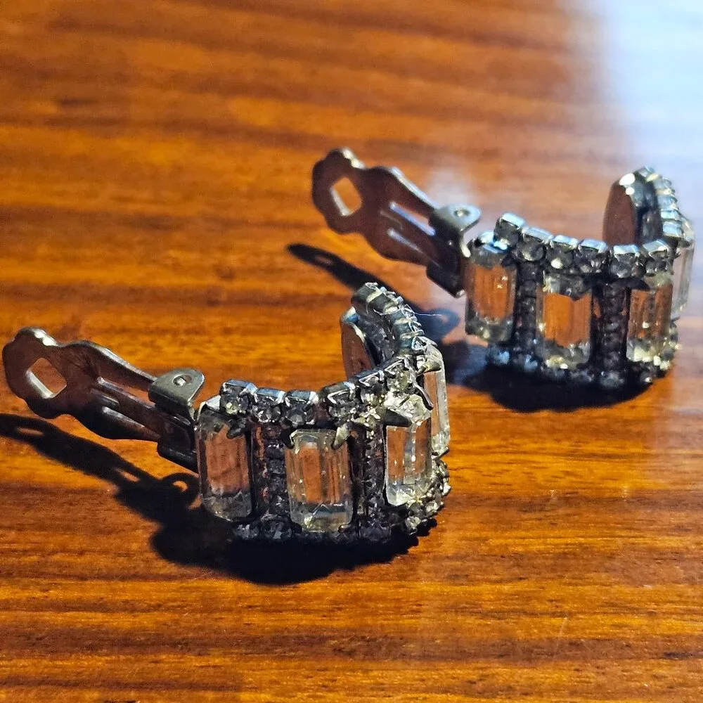 SUMMER JAY STRONGWATER SILVER SWAROVSKI RHINESTONE CRYSTAL HOOP CLIP ON EARRING